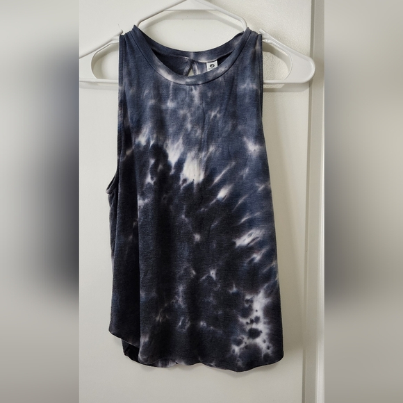 Glyder Black and White Yoga Tee Sleeveless Top - Picture 4 of 8